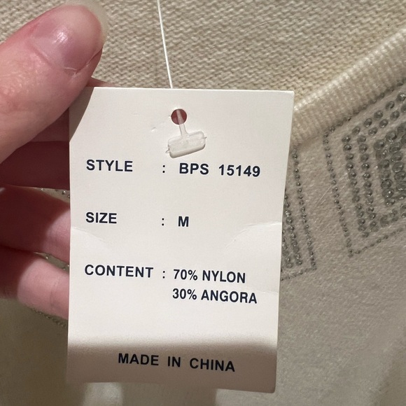 NWT Boston Proper Women’s Medium White Bedazzled V-Neck Angora Sweater! - Picture 10 of 10